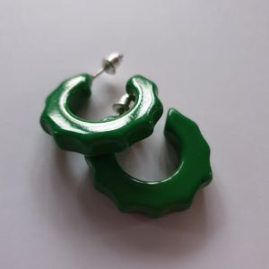 Imogen carved fakelite hoop earring - green
