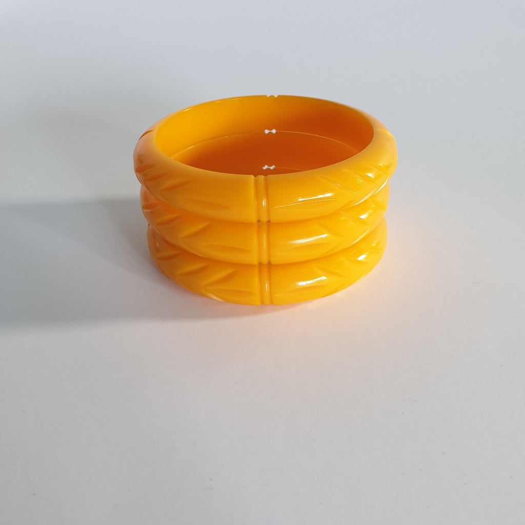 Elsie carved fakelite bangle - Yellow