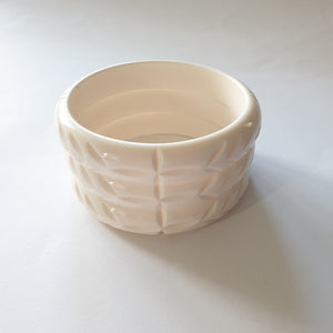 Elsie carved fakelite bangle - white