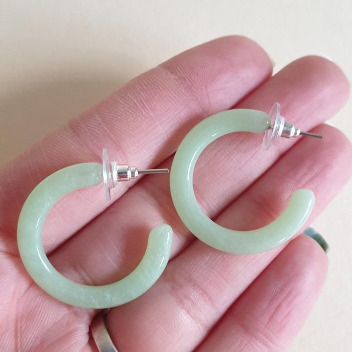 Lucie Hoop Earrings - Peppermint Pearl