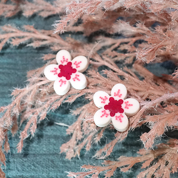 Manuka brooch