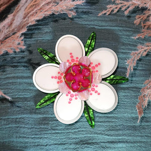 Manuka brooch