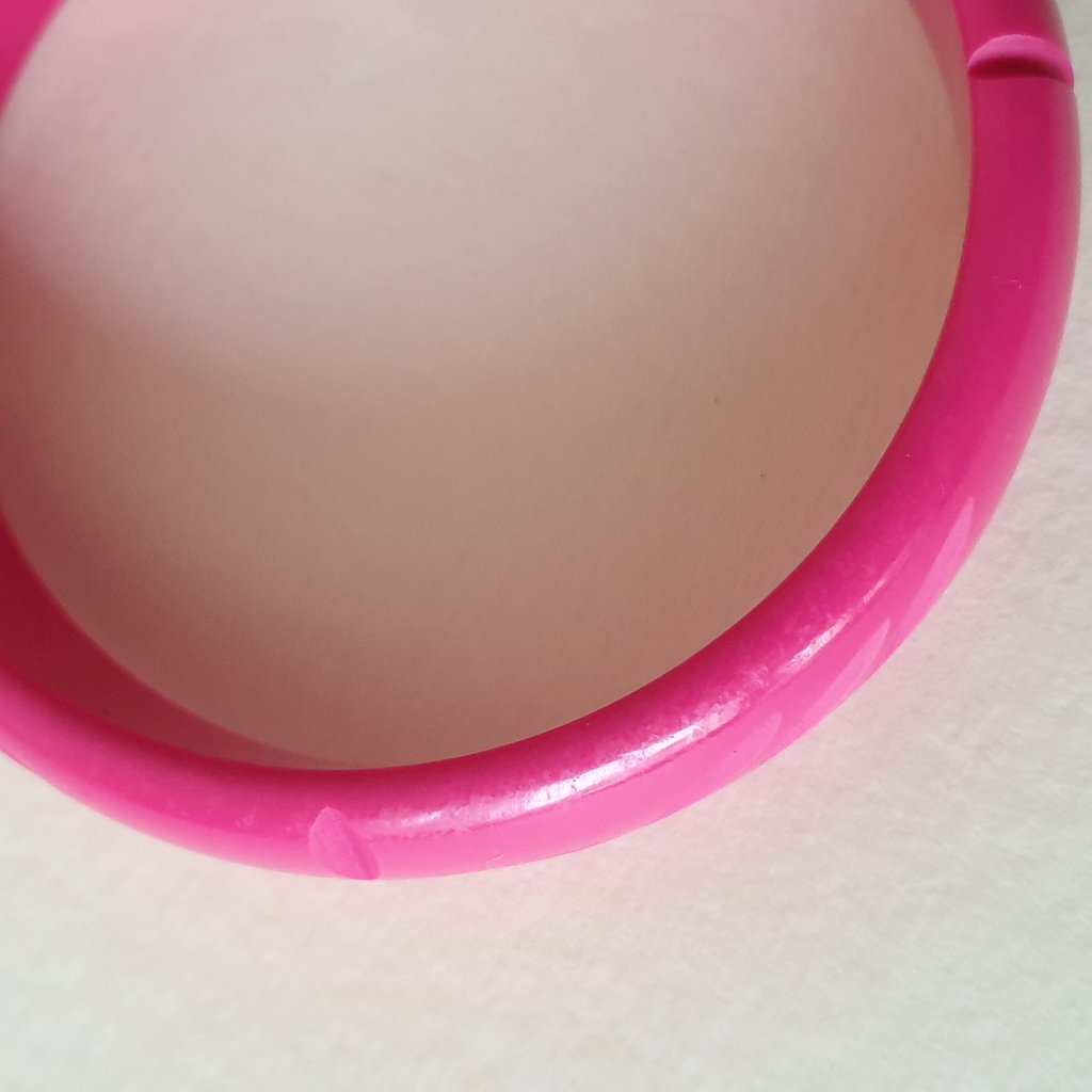 Elsie Carved Fakelite Bangle - Hot Pink * 2nds Quality *