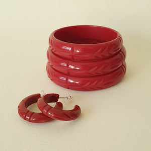 Elsie carved fakelite bangle - Cherry Red