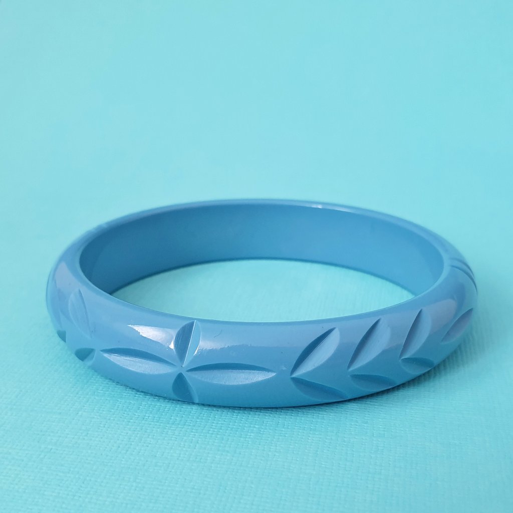 Elsie carved fakelite bangle - Dusty Blue