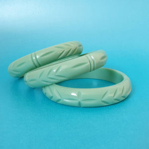 Elsie carved fakelite bangle - Mint Green