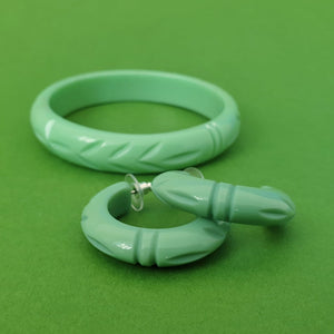 Elsie carved fakelite bangle - Mint Green