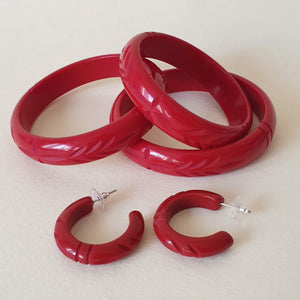 Elsie carved fakelite bangle - Cherry Red