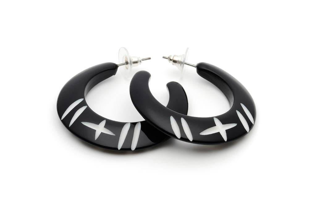 Midi Hater Carved Bangle