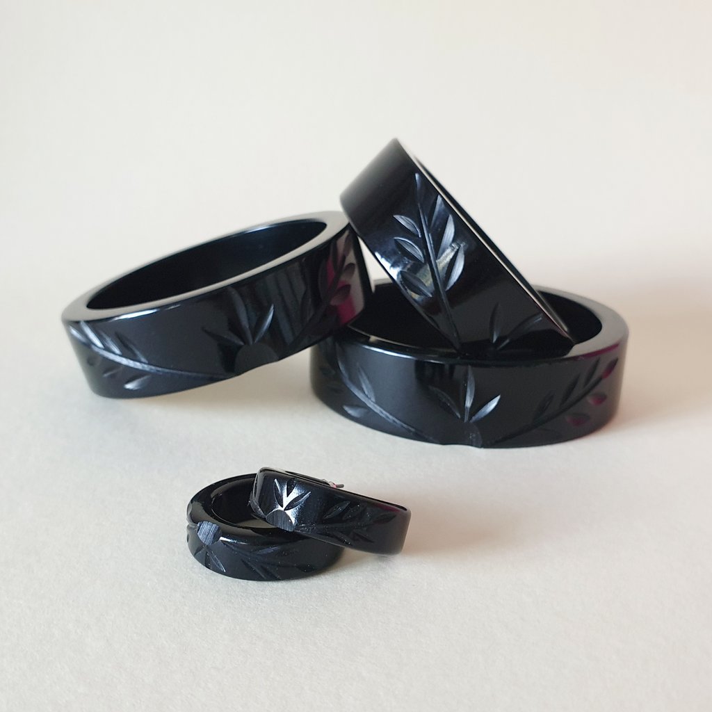 Ivy Vines Carved Bangle - Black