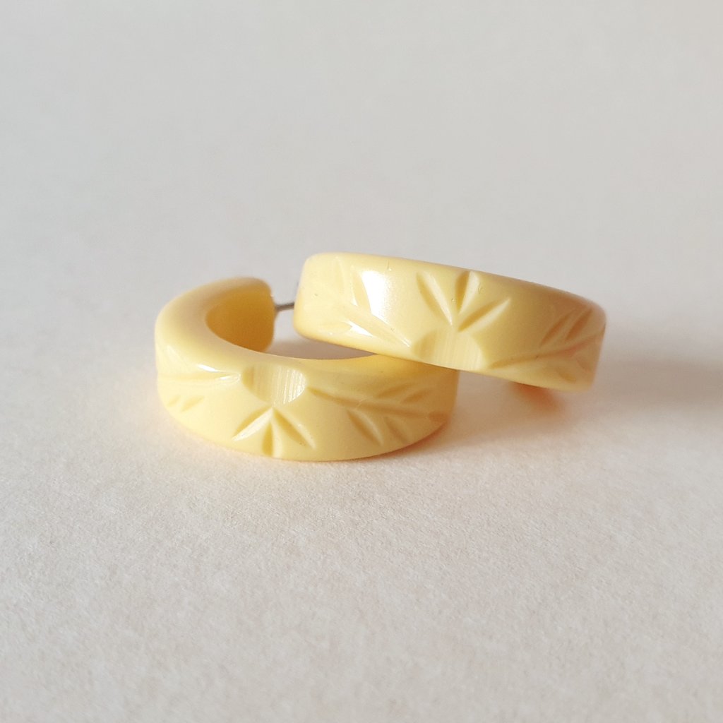 Ivy Vines Carved Bangle - Pale Yellow