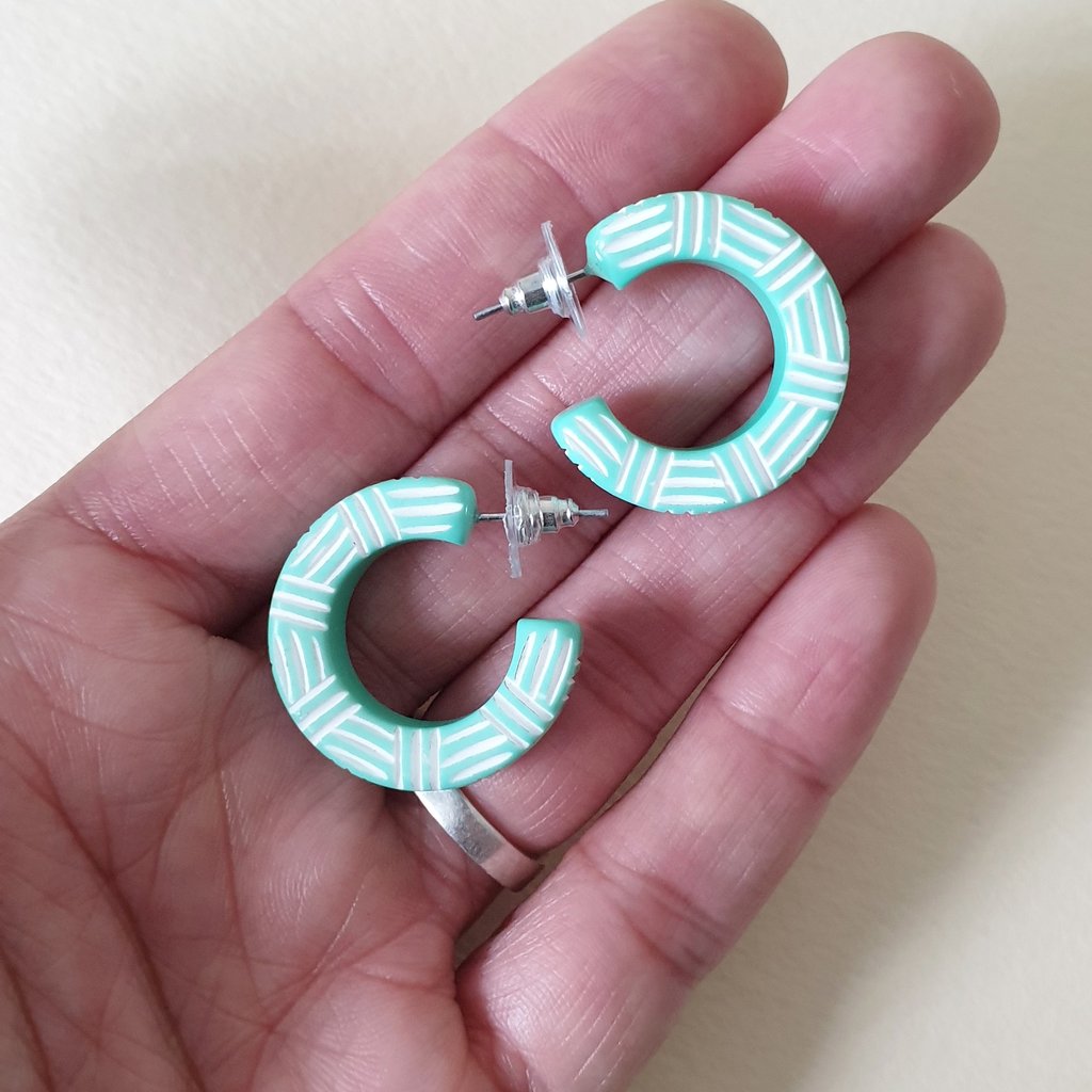 Kane Wicker carved 2 tone earrings - Peppermint