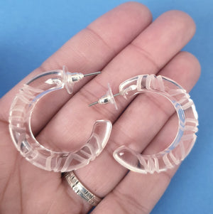 Krystal Prystal carved bangle - Clear