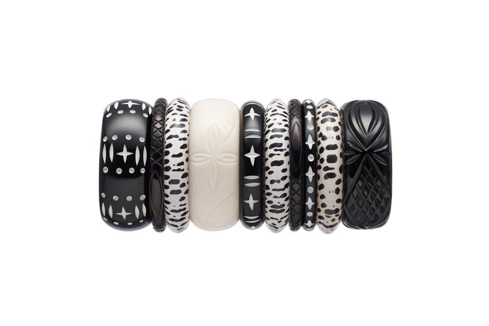 Midi Hater Carved Bangle