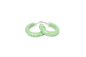 Midi Tea Heavy Carve Fakelite Bangle