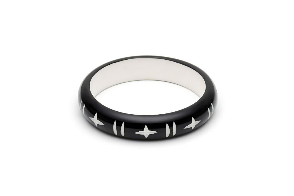 Midi Hater Carved Bangle